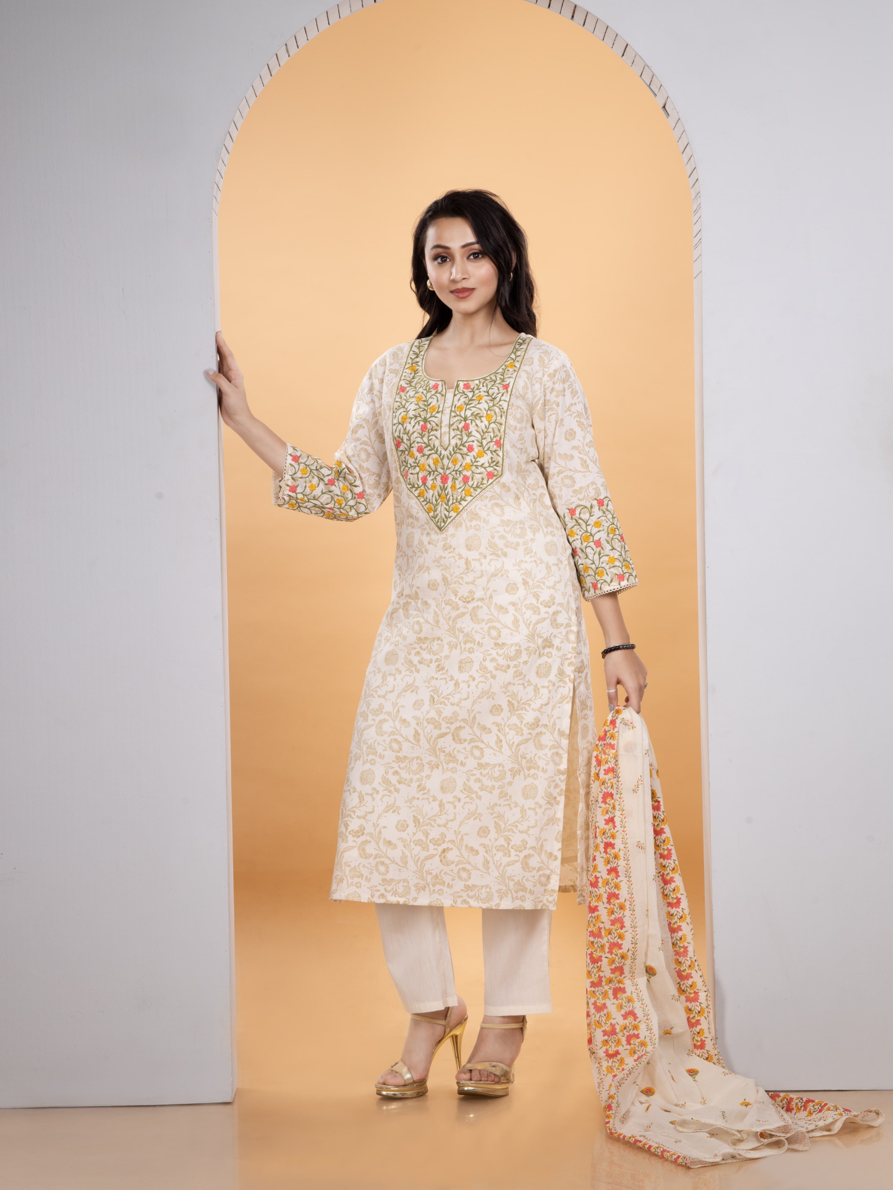 Desiora Embro Floral Kurta Pant & Dupatta set