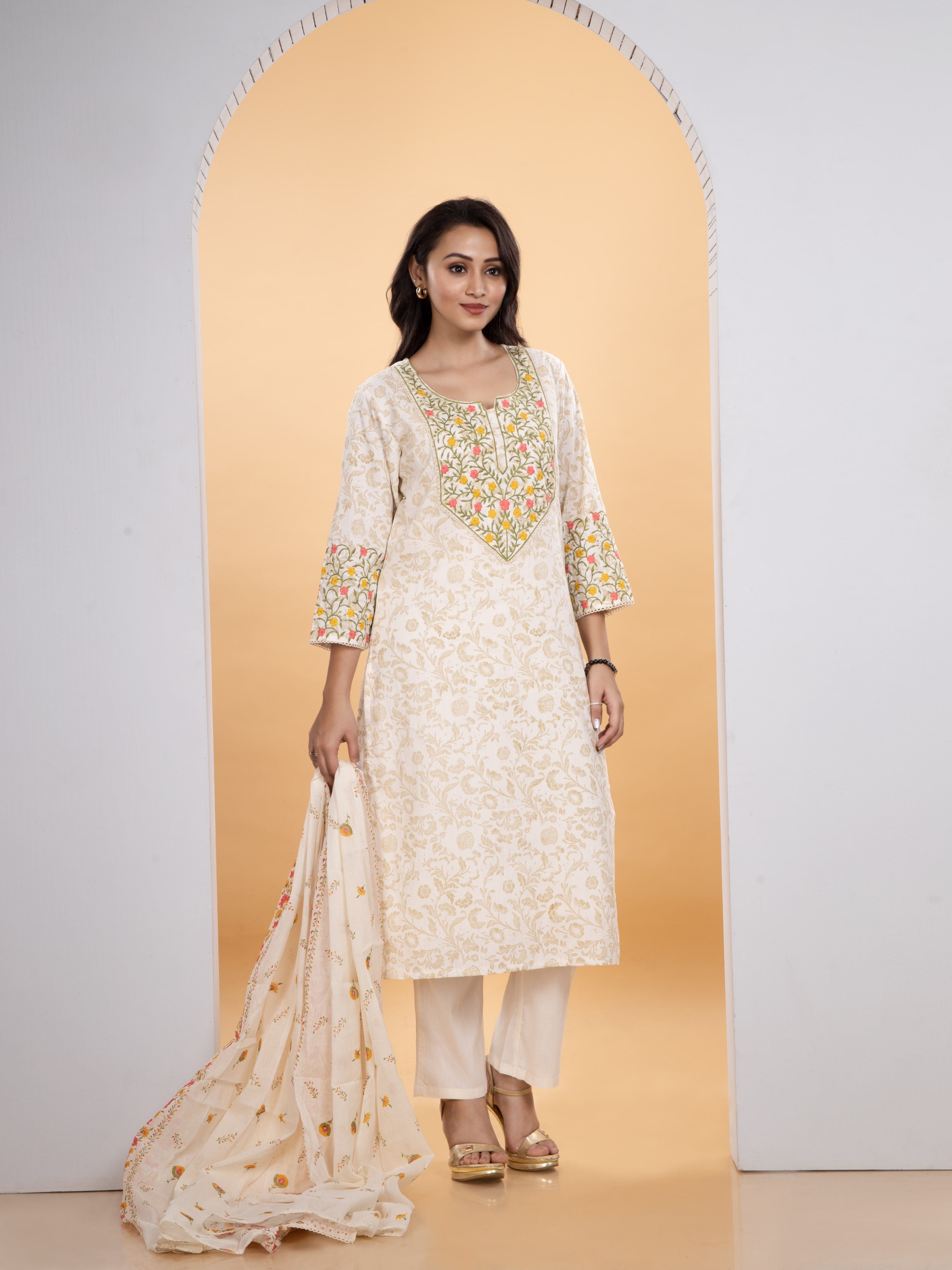 Desiora Embro Floral Kurta Pant & Dupatta set