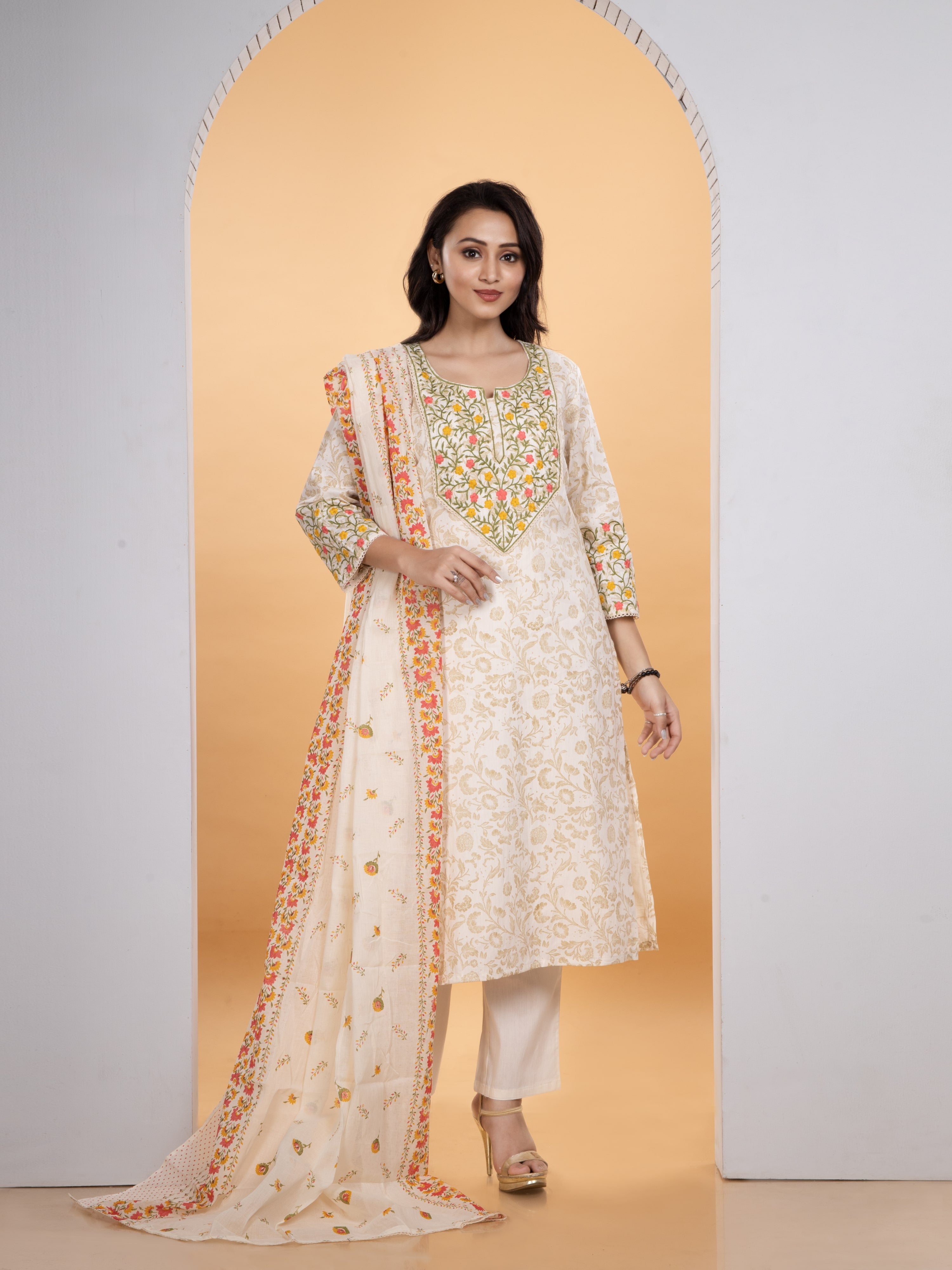 Desiora Embro Floral Kurta Pant & Dupatta set